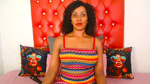 GaggingQueen32 webcam