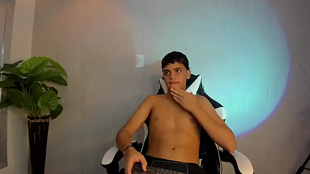 Isaac_Collins_ webcam