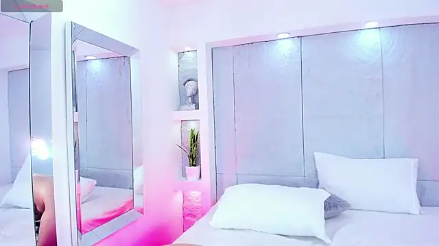 melodyrey_ (F teen) - RIDE AND SPANK THAT ASS