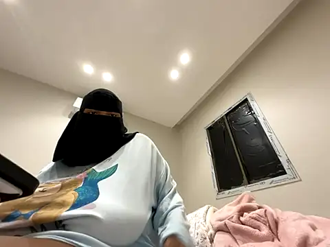 submissive_arab (F young) - Write name on boob [the one who tip most