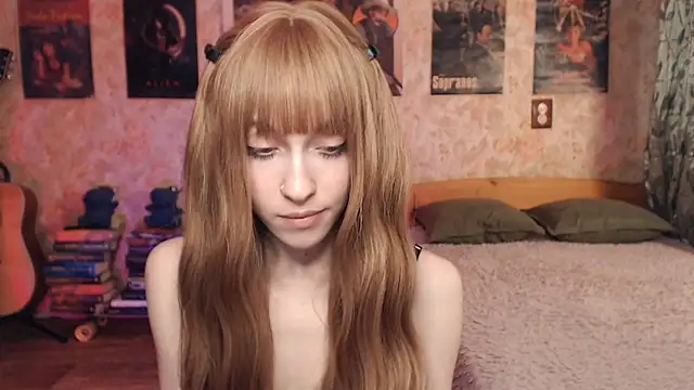 friendly_ellie (F young) - ass tease