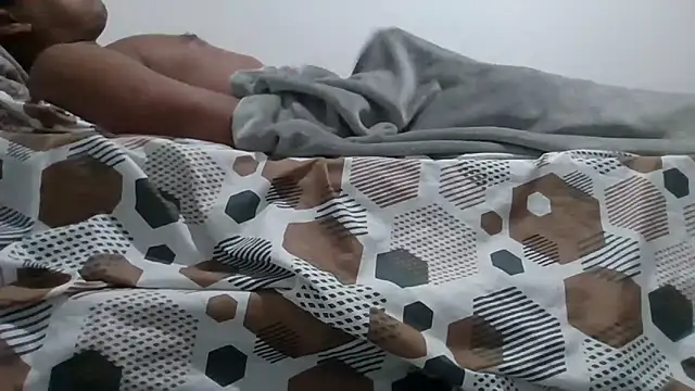 JUNINHOLEKEJR webcam