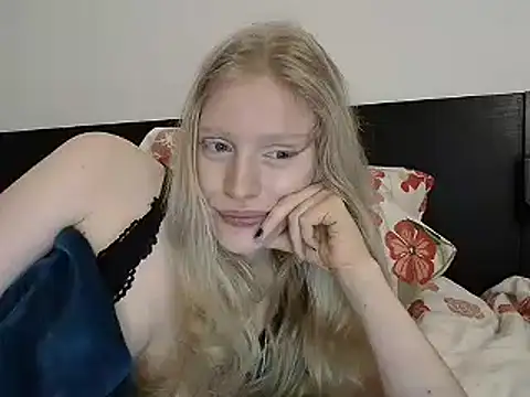 VeronicaJoyful webcam
