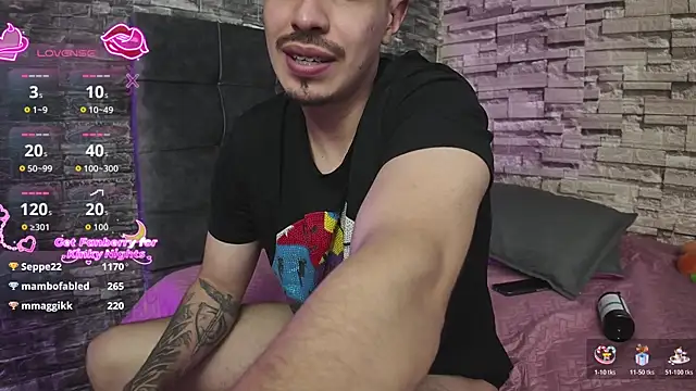 Rich_Couple_69 webcam