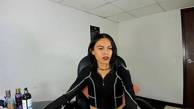 Aisha_hotts777 webcam