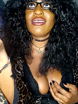 AmazonianMistress webcam