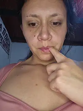 lombarlana-89 (F young) - Show big ass naked and dance