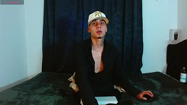 bastiaan_28 (M young) - dance sexy with oil