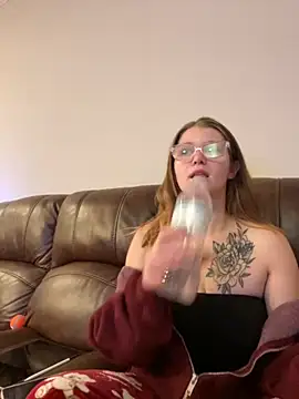 riley_ray69 (F young) - topless 30 min
