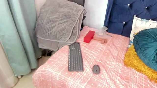 inaya_khalifa (F teen) - squirt on ur face POV  💦