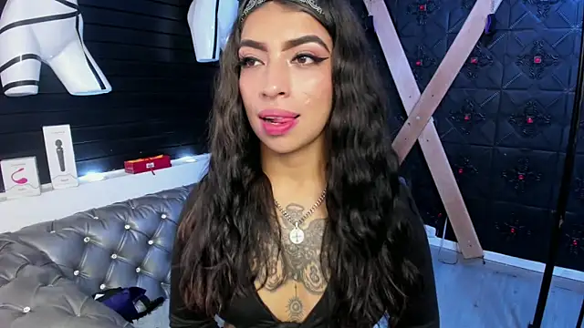 TeennNaugthy18 webcam