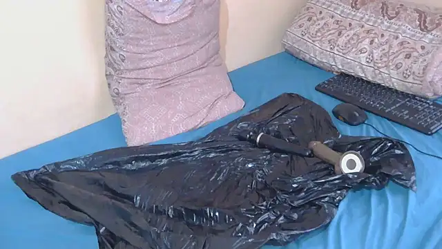 EbonyAlphaBitch webcam