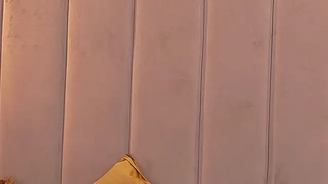 irisdelavega_ - IrisDeLaVega_'s free webcam - UK Sex Cams