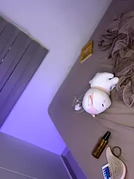 saliha_pinky_ webcam