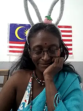 mamakarma1403 (F milf) - Laptop for shows