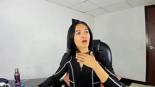 Aisha_hotts777 webcam