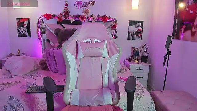 karly_moon (F milf) - tits in oil