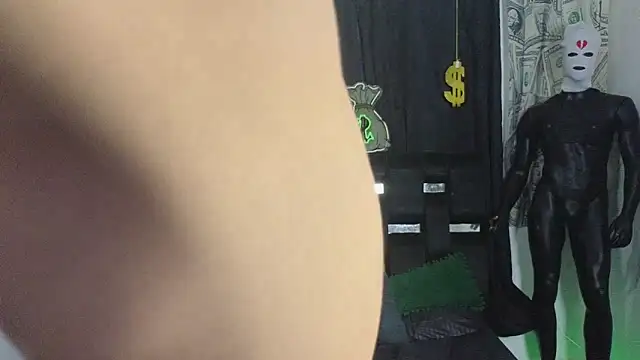 Scoundrel_Room webcam