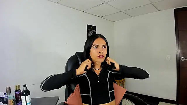 Aisha_hotts777 webcam