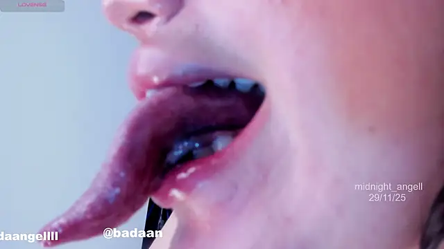 midnight_angell webcam