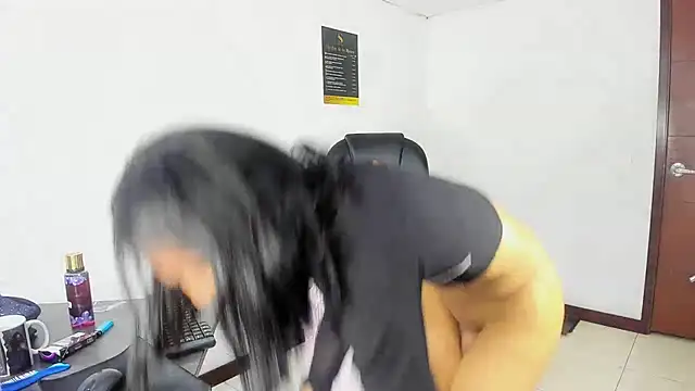 Aisha_hotts777 webcam