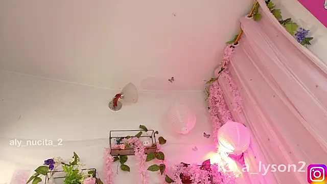 aly_nucita_ webcam