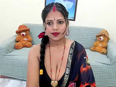 leahgotiii (F milf) - indian Milf girl with vibrator
