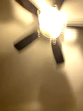 RealGoldenTongue webcam