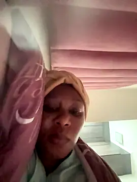 Bootyliciouse21X webcam