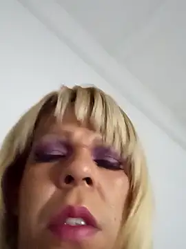 blondebitchlitle webcam