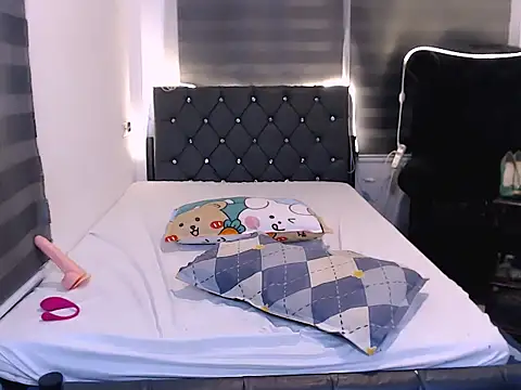 sylvannia_cumslut (T teen) - Cum in public