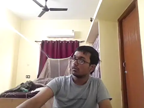 THE_NAKED_BOY webcam