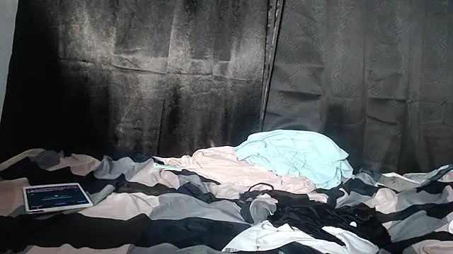 CoupleHotLatinBigAss webcam