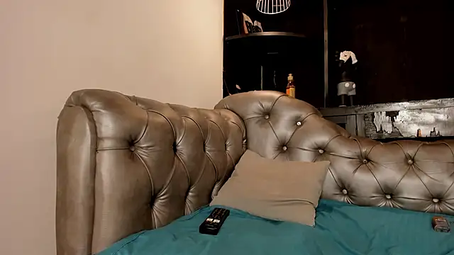 heellboy_ (M twink) - Do you want to see my hard cock?