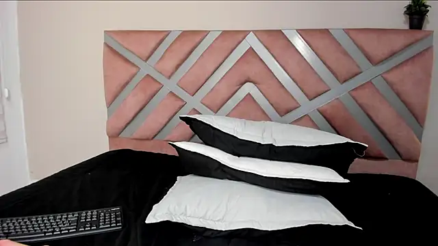 pamela_anderson_ webcam