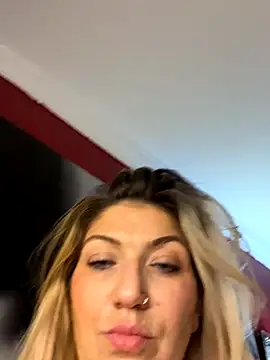 LittleMissEeve webcam