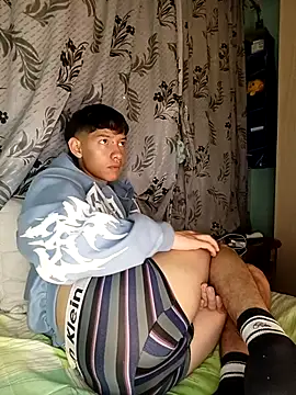 heyy_noah11 (M twink) - Doggy naked 🤤