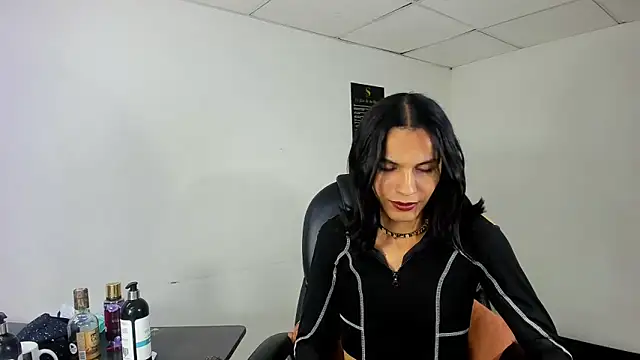 Aisha_hotts777 webcam