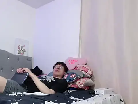 naomi-sensual (G young) - Show fuck my pussy