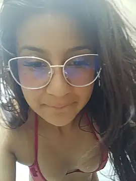 Linasweet-22 live cam screenshot female on Pron.Webcam – Live Webcams & Adult Chat