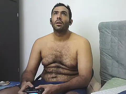 alphalatinobear - AlphaLatinoBear's free webcam - UK Sex Cams