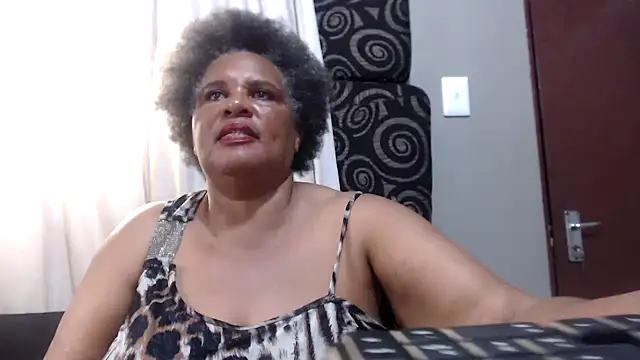 GrandBustyMelon webcam