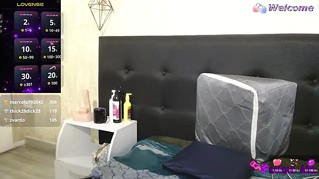 danielaa_a (F young) - show pussy