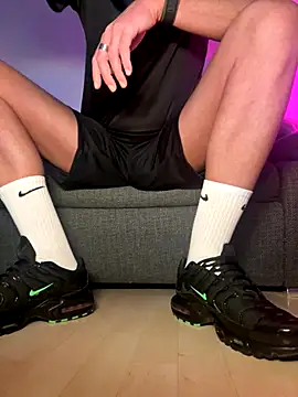 nikeaddicted2 (Ask my age) - naked