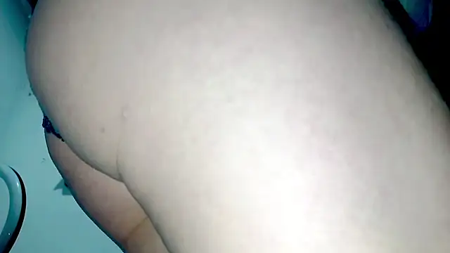 PetiteIvoryQueen19 webcam