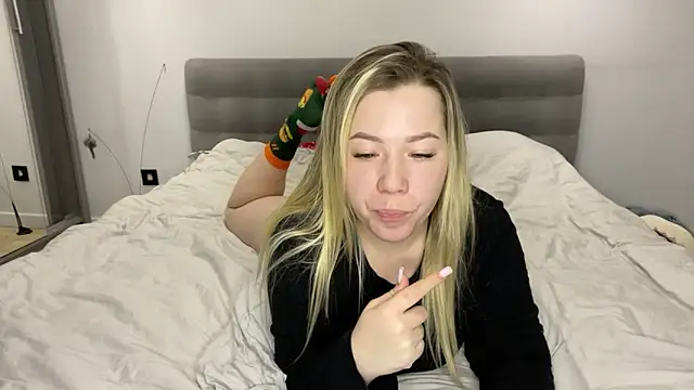 Embersweetbunny webcam