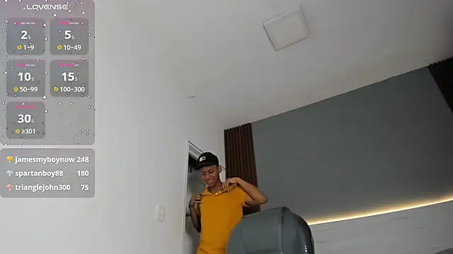 Brunette__boy webcam