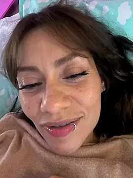 samyjones9 (F milf) - Show tits