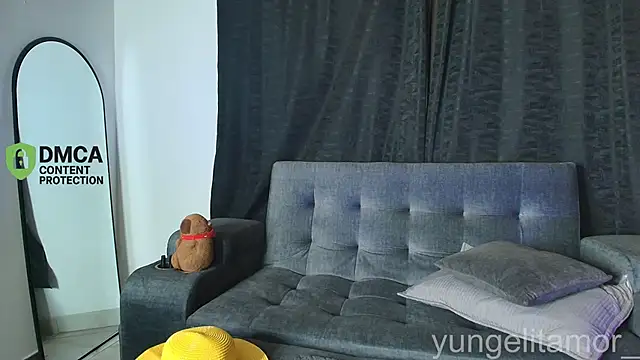 yungelitamor_ webcam