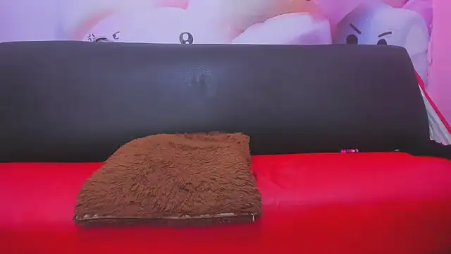 In_my_room_anything_goes webcam